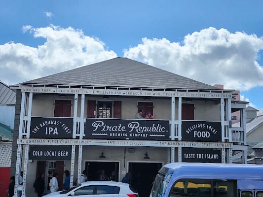 Pirate Republic Brewing, Bar in bay street