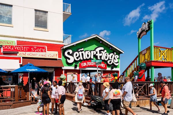 Señor Frog's Nassau, Bar in bay street