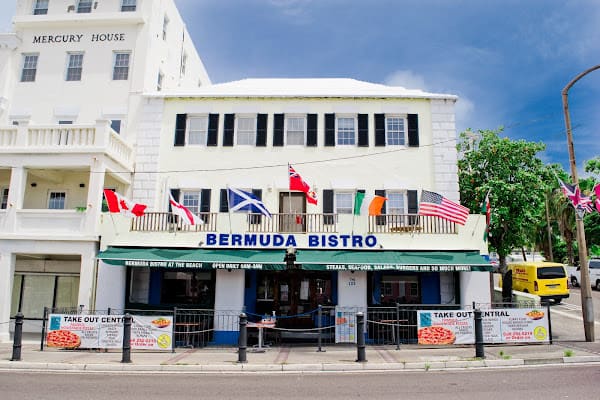 Bermuda Bistro at the Beach, Bar in front street