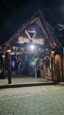 Bull & Bush Pub, Bar in main mall area