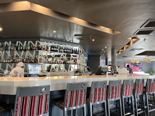News Cafe, Lounge in main mall area