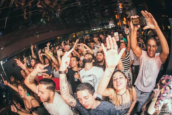 Lions Nightclub, Nachtclub in liberdade