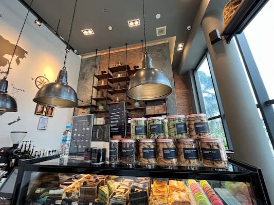 Roasted Sip, Lounge in gadong