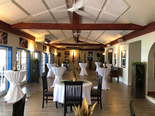 The Wharf Restaurant & Bar, Bar in seven mile beach