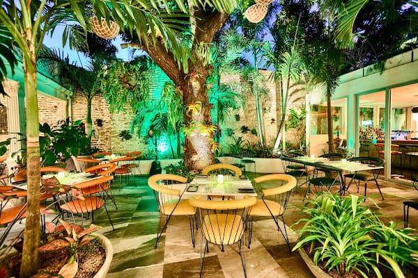 Carmen, Lounge in centro historico