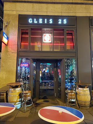Gleis 25, Bar in bahnhofsviertel