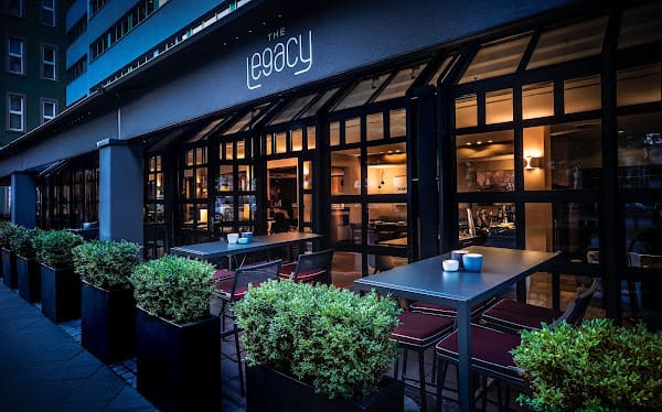 The Legacy Bar & Grill, Lounge in bahnhofsviertel