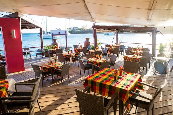 Dodgy Dock, Bar in carenage grand anse