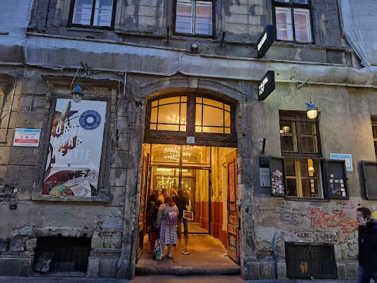 Mazel Tov, Budapest