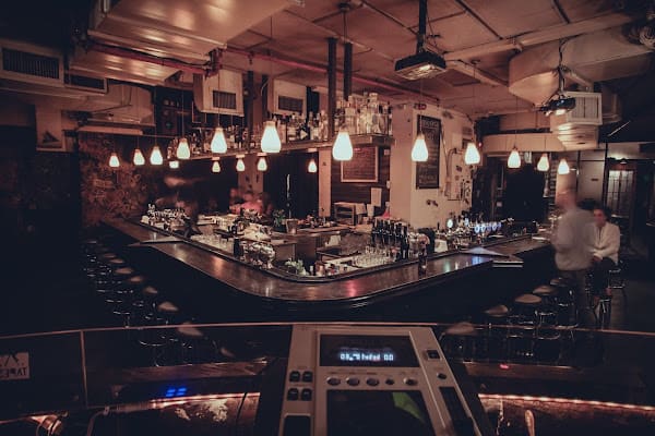 Radio EPGB, Nightclub in rothschild florentin