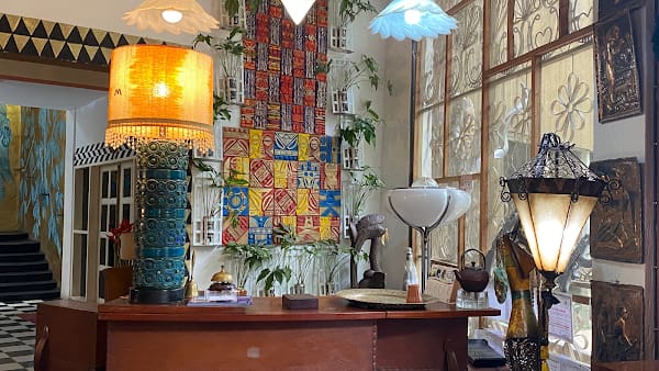 Bushman Cafe, Lounge in cocody