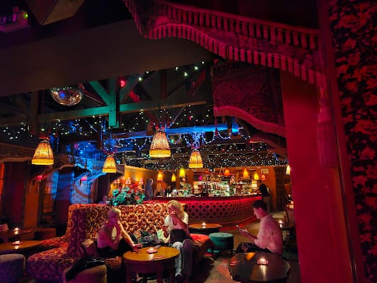 Pabo Latino, Nightclub in gedimino prospektas