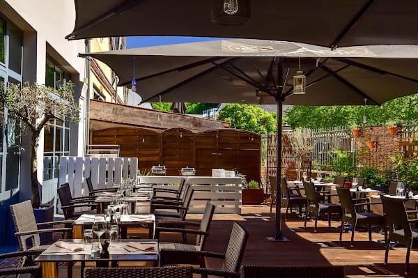 Ikki, Lounge in clausen