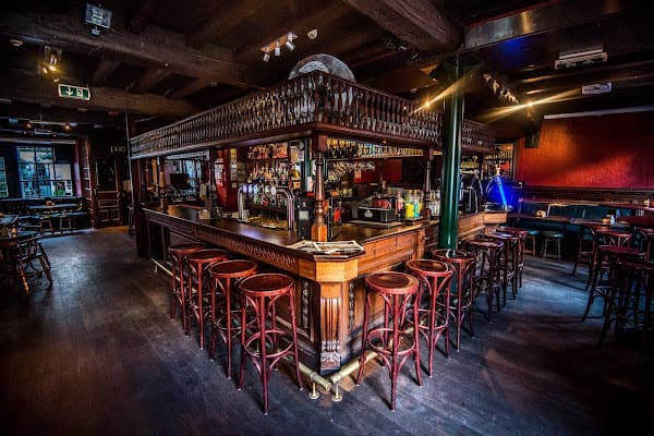 Scott's Pub, Bar in clausen