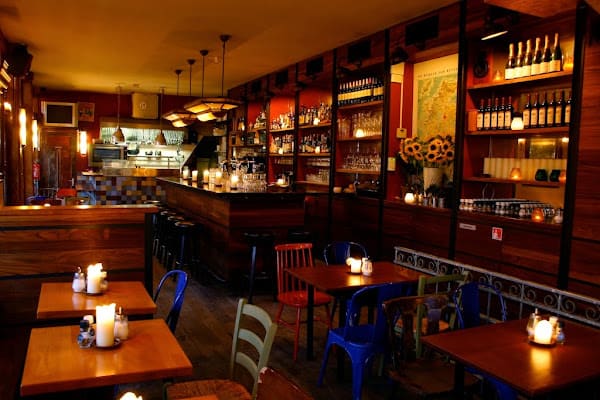 Cafe Binnen Buiten Bar in Ruysdaelkade, Amsterdam