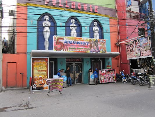 Dollhouse, Bar go-go in fields avenue