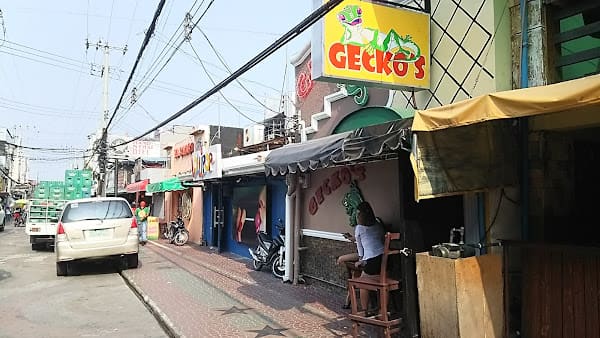 Gecko's, Bar in fields avenue