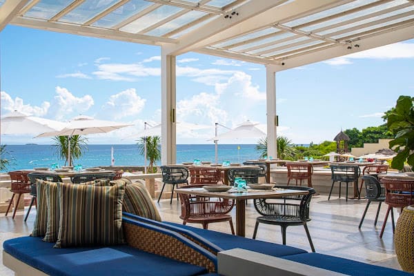 Azure Beach Club, Bar in mactan