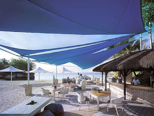 Breeze, Bar in mactan