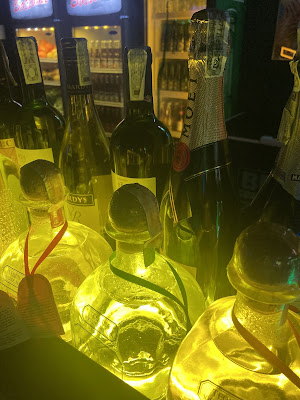 Bottoms Bar & Grill, Manila