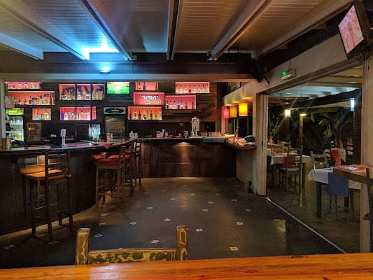 Delirius, Bar in rodney bay