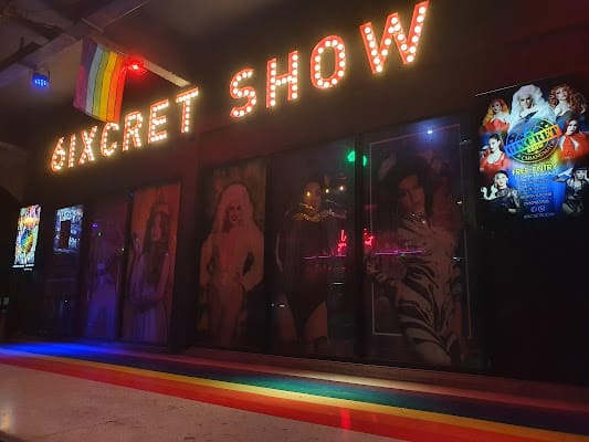 6ixcret Show, Muzyka na żywo in loi kroh road