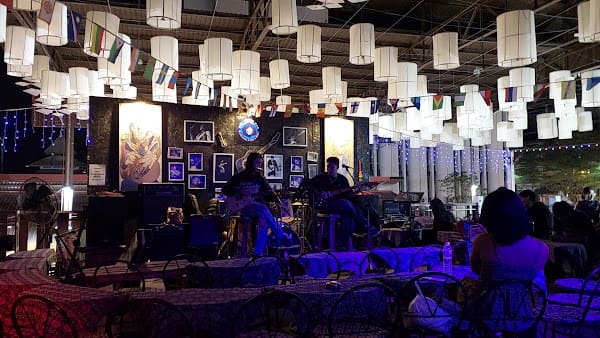 Boy Blues Bar, Muzyka na żywo in loi kroh road