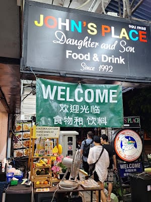 John's Place, Bar in loi kroh road