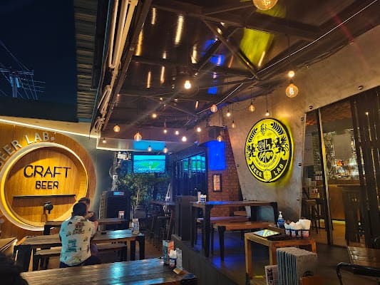 The Beer Lab, Bar in nimman