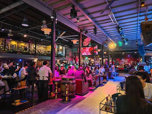 Warm Up Cafe, Nachtclub in nimman