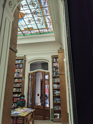 Escaramuza, Bar in ciudad vieja