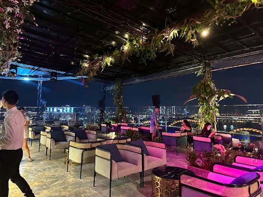 NYX Sky Lounge, Terraza in bach dang riverfront