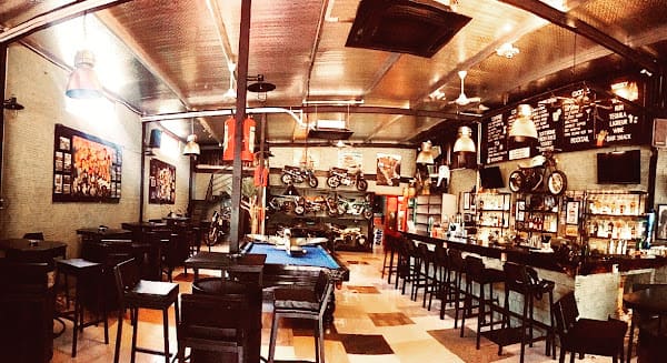 Simple Man Pub Bar in An Thuong, Da Nang