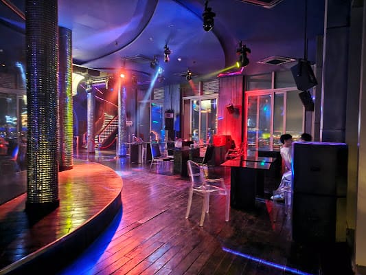 Sky 36, Terraza in bach dang riverfront