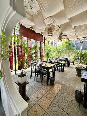 Garden Cafe Bar in Ben Ngu, Hue